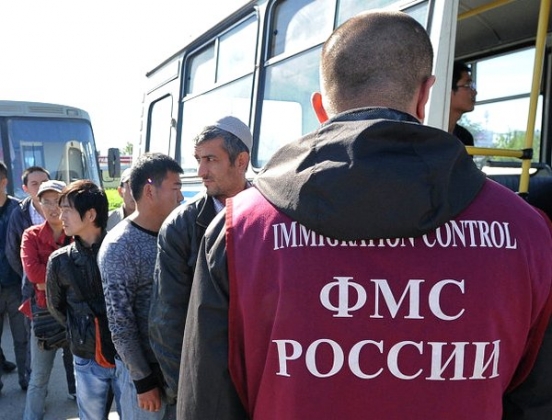 Почти 200 нелегальных мигрантов выдворили из России калужские приставы