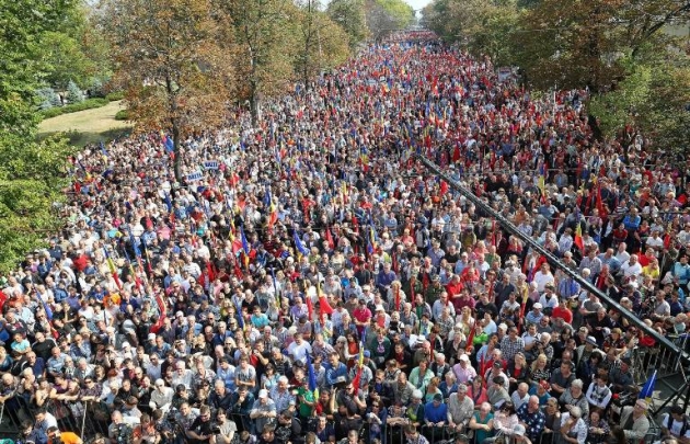 «Сегодня мы начинаем освобождение Молдавии»: митинг левых в Кишиневе