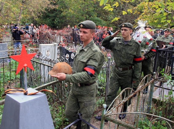 В Калуге захоронили останки неизвестного солдата