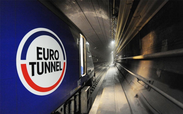 Франция: штурм туннеля в Британию