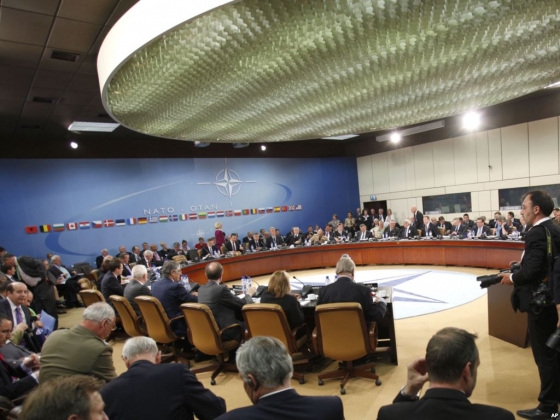 НАТО призывает РФ не бомбить «умеренную сирийскую оппозицию»