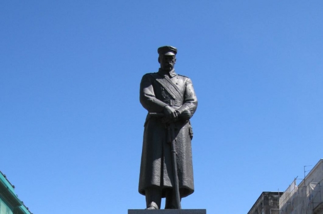 Памятник Юзефу Пилсудскому в Варшаве. Иллюстрация: miftravel.ru