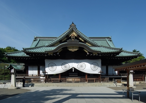 Два министра японского правительства посетили храм Ясукуни в Токио