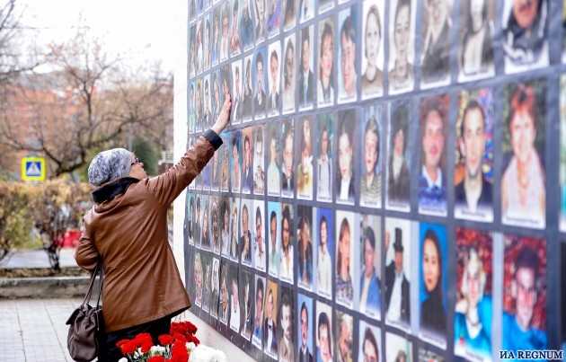 В Москве почтили память жертв теракта на Дубровке: фоторепортаж