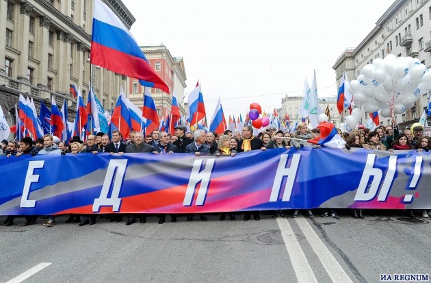 В центре Москвы проходит праздничное шествие