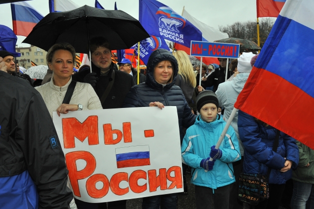 День народного единства в Новгороде: «моржи» с триколорами и митинги