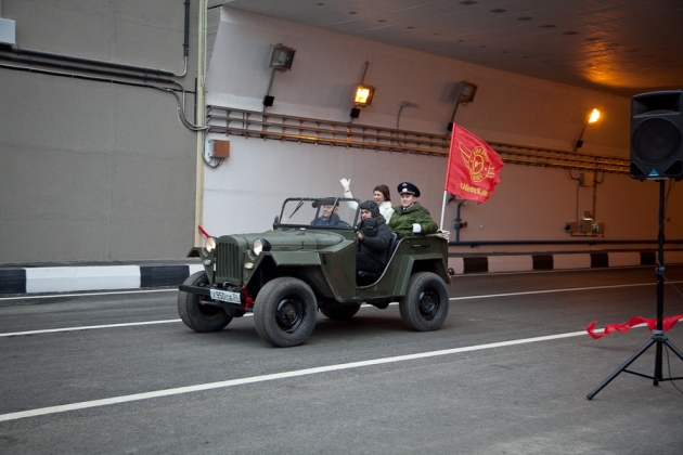 Движение по новому тоннелю в Волгограде открыла колонна ретроавтомобилей