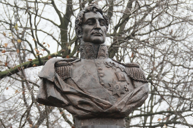 Памятник убитому декабристом генералу Милорадовичу открыли в Петербурге