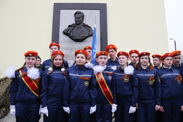 «Скорбят и Россия, и Сталин»: Калининград увековечили память Черняховского