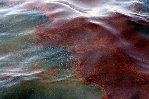 Житель Севастополя слил в море три тонны нефтеотходов