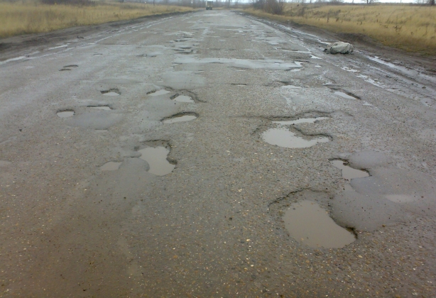 С начала года новгородский суд обязал отремонтировать дороги в семи районах