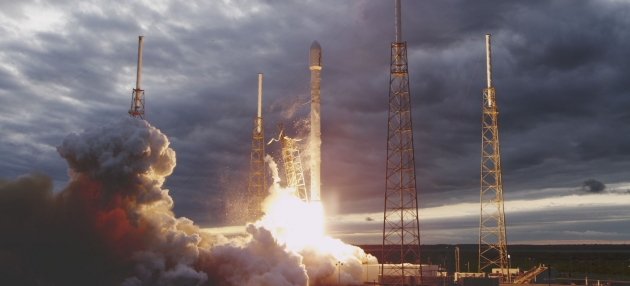 SpaceX впервые удалось приземлить первую ступень ракеты Falcon 9
