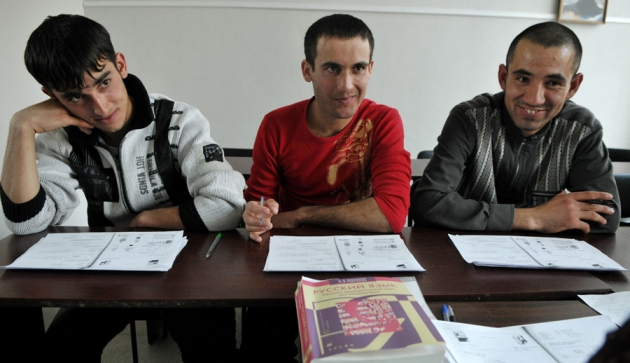 Граждан стран с русским госязыком освободят от «мигрантских» экзаменов
