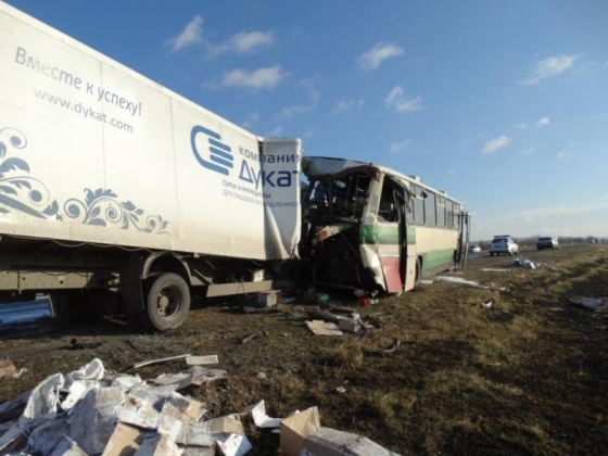 На Ставрополье два человека пострадали в аварии автобуса с грузовиком