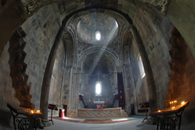 Главный зал Собора Св. Иоанна Крестителя в Гандзасаре. Арцах