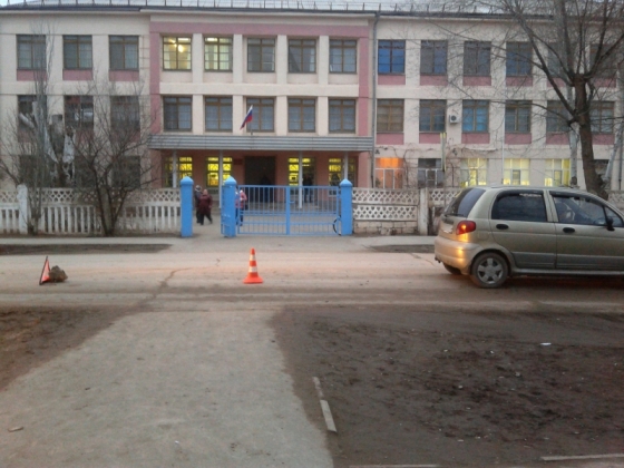 Под Астраханью легковушка сбила ученика прямо перед школой