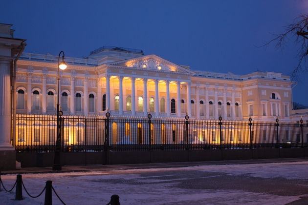 Депутаты Петербурга попросят Медведева о «спасении Русского музея»