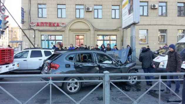 Ребенок пострадал при столкновении пяти машин в Петербурге