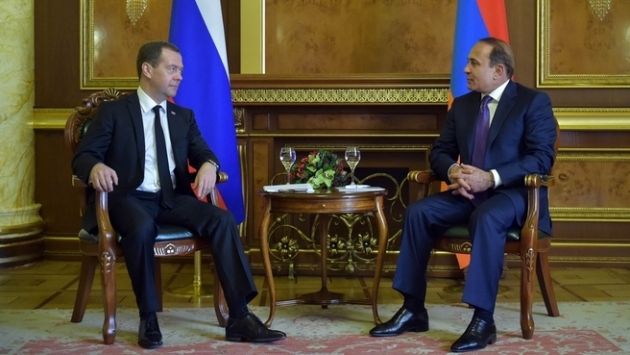 Медведев договорился в Ереване о снижении цены на газ