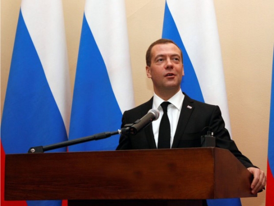 Медведев: Карабахским конфликтом должны заниматься дипломаты, а не военные