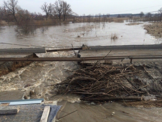 В Чувашии в результате паводка разрушен мост