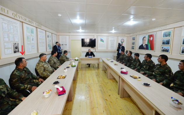 Алиев наградил военного, отрезавшего голову армянскому солдату