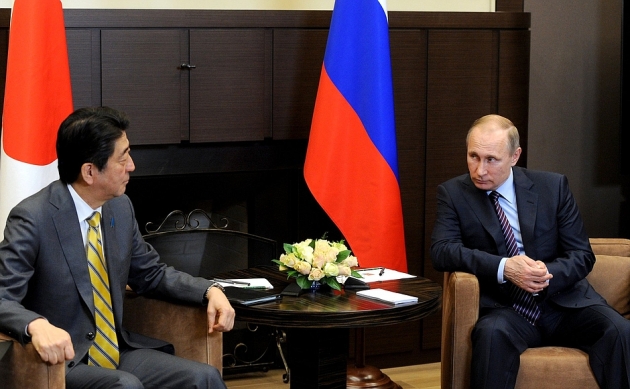 Песков: Путин и Абэ обсуждали проблему Южных Курил