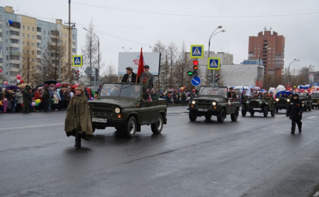 Несколько тысяч человек вышли на улицы Братска в День Победы