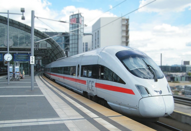 Германия: пассажирский поезд сошел с пути в Рейнланд-Пфальце