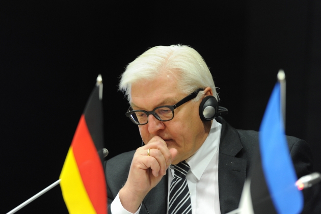 Штайнмайер советует Западу задуматься о поэтапном снятии санкций с РФ