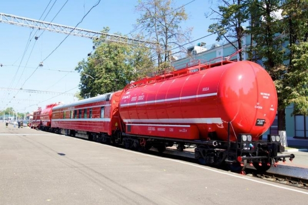 К тушению пожара рядом с Парком Победы в Москве привлекли пожарный поезд