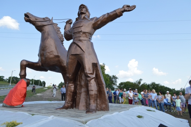 Памятник всем бойцам Первой Конной армии