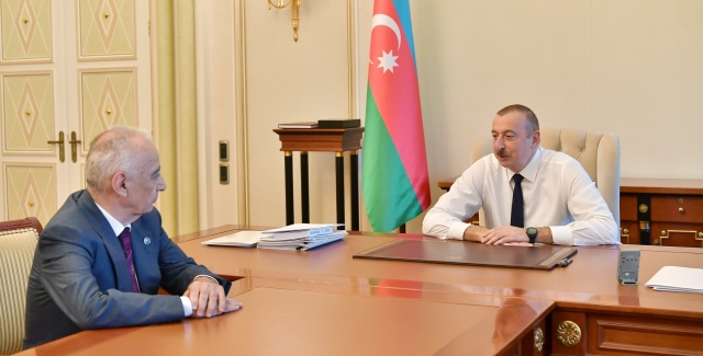  Ильхам Алиев и бывший заместитель премьер-министра Азербайджана Гаджибалу Абуталыбова 
