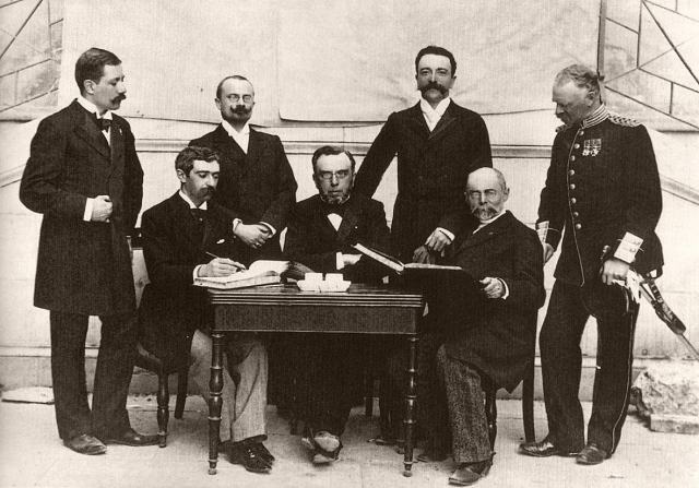 Международный олимпийский комитет (МОК), в котором Кубертен был избран на должность генерального секретаря. 1894