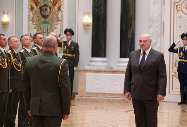 Александр Лукашенко и силовики 