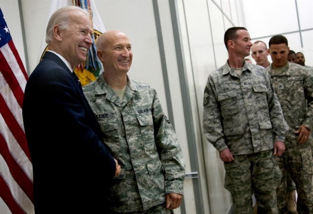Джо Байден на встрече с американскими солдатами 