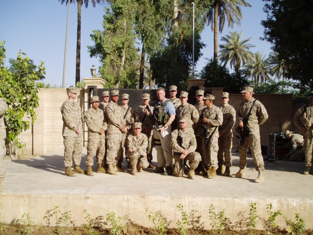 Американские морские пехотинцы из охраны посольства США в Ираке 