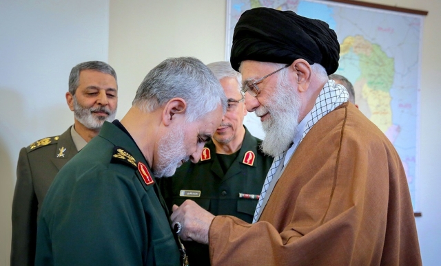 Касем Сулеймани и Али Хаменеи. 
