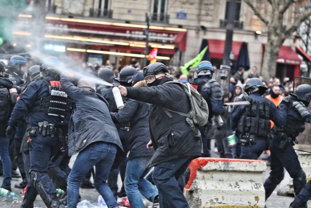 Протестующие во Франции 