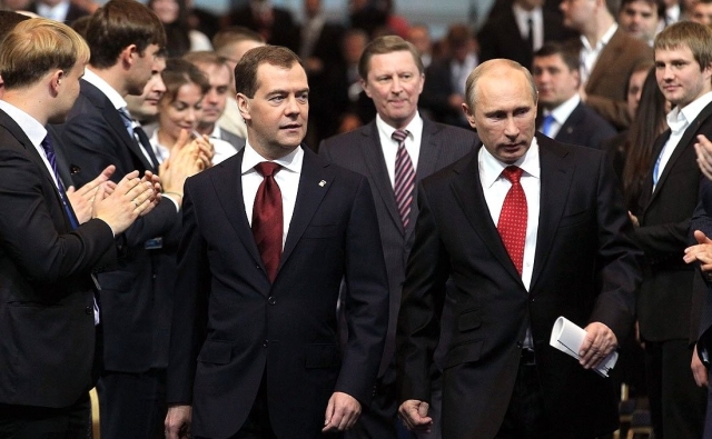 Дмитрий Медведев снова премьер-министр, Владимир Путин-президент. 2012