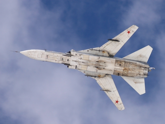 Фронтовой бомбардировщик Су-24 