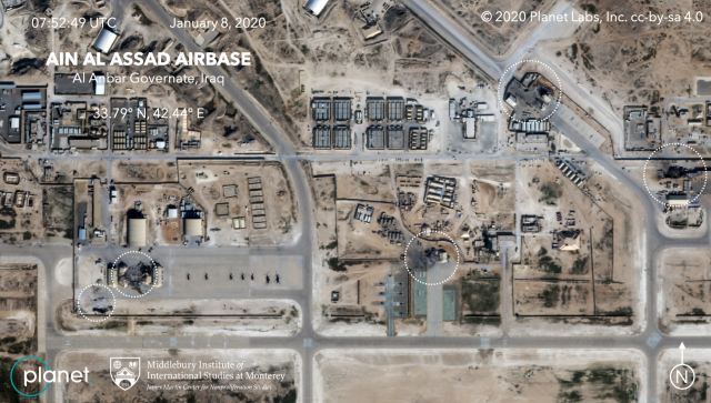 Спутниковый снимок авиабазы «Айн аль-Асад». Попадания обведены. 08.01.2020