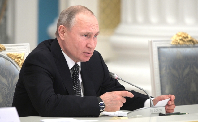 Владимир Путин на встрече с рабочей группой по подготовке предложений о внесении поправок в Конституцию