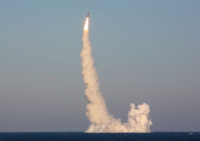 Пуск межконтинентальной баллистической ракеты с подводной лодки 