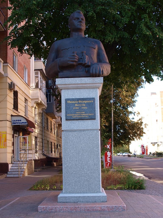Памятник Ватутину. Полтава 