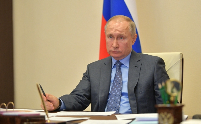 Путин подписал закон о санкциях в отношении иностранных граждан