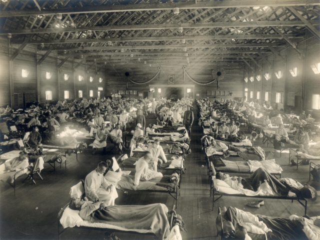Полевой госпиталь в штате Канзас (США) во время ОРВИ-пандемии. 1918
