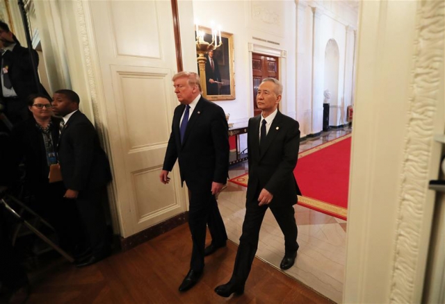 Лю Хэ и Дональд Трамп прибыли в Белый дом для подписания торгово-экономического соглашения. 16 января 2020 года