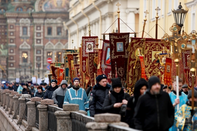 Молодежный крестный ход в Санкт-Петербурге 
