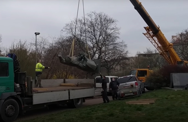  Демонтаж памятника маршалу И.С. Коневу в Праге